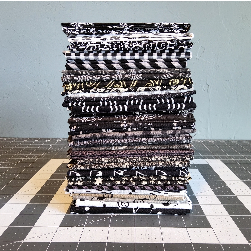 Cotton Quilting Craft Fabric Fat Quarter Bundle Black White Floral Blenders 32